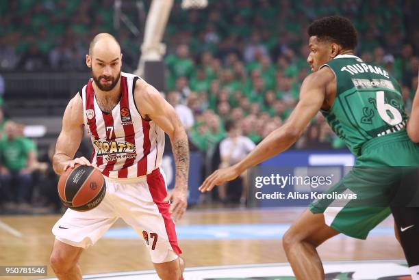 Vassilis Spanoulis, #7 of Olympiacos Piraeus competes with Axel Toupane, #6 of Zalgiris Kaunas in action during the Turkish Airlines Euroleague Play...