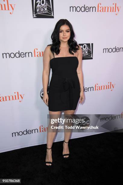 Modern Family" cast members Julie Bowen , Ty Burrell , Jesse Tyler Ferguson , Eric Stonestreet , Sarah Hyland , Nolan Gould , and Ariel Winter talk...