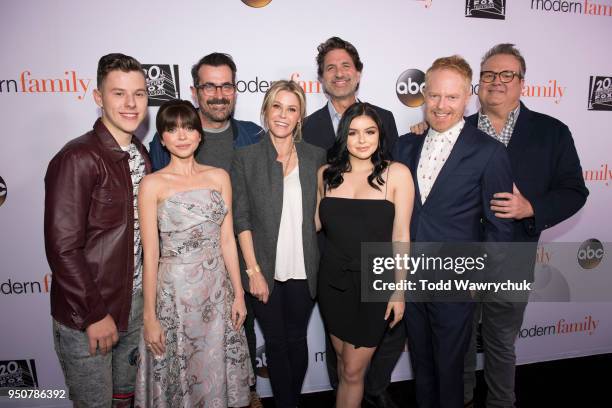 Modern Family" cast members Julie Bowen , Ty Burrell , Jesse Tyler Ferguson , Eric Stonestreet , Sarah Hyland , Nolan Gould , and Ariel Winter talk...