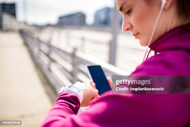 female athlete - pedometer stock pictures, royalty-free photos & images