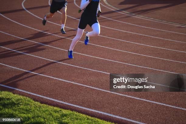 fast moving runners on a race track - tweede plaats stockfoto's en -beelden