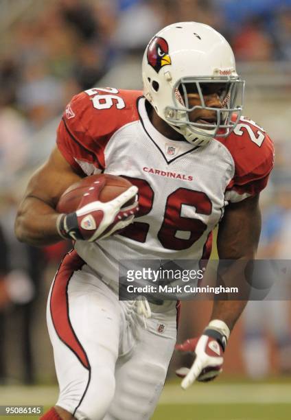 Beanie Wells of the Arizona Cardinals runs with the football against the Detroit Lions at Ford Field on December 20, 2009 in Detroit, Michigan. The...