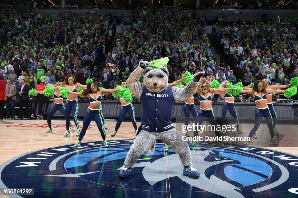 Timberwolves Scratch Timberwolves Mascot Photos and Premium High Res Pictures - Getty Images