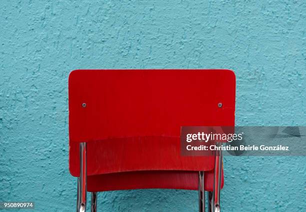 red chairs - christian beirle fotografías e imágenes de stock