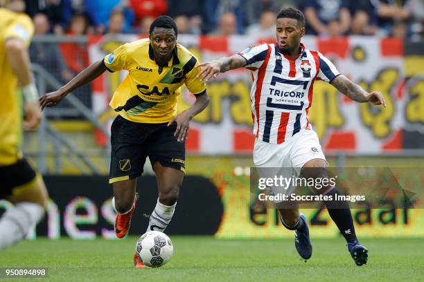 Umar Sadiq of NAC Breda, Giliano Wijnaldum of Willem II during the Dutch Eredivisie match between NAC Breda v Willem II at the Rat Verlegh Stadium on...