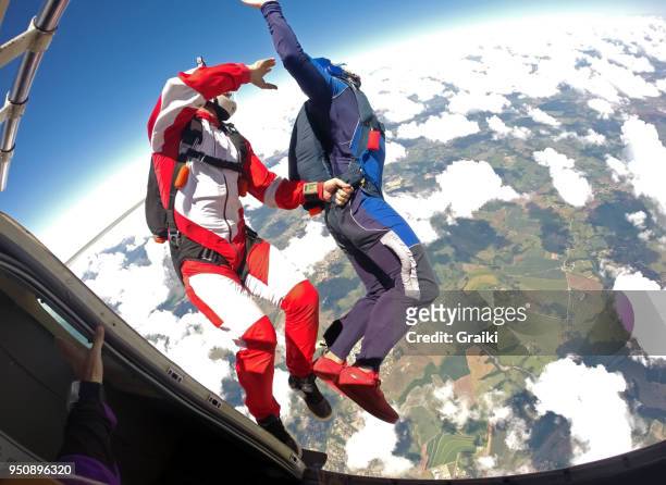 skydiving instructor jump with his student - indoor skydive stockfoto's en -beelden