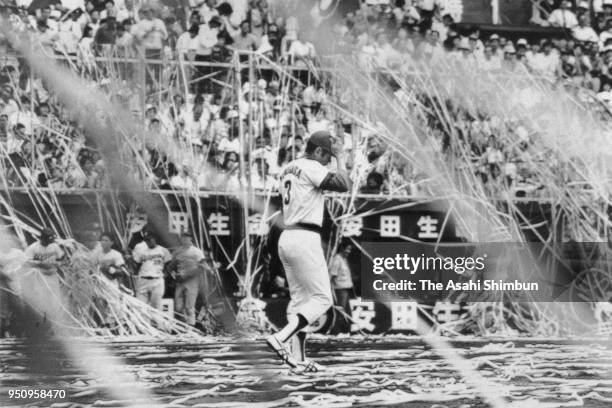 Sachio Kinugasa of Hiroshima Toyo Carp applauds fans as he achieves the world record of 2,131 consecutive games played during the game against...