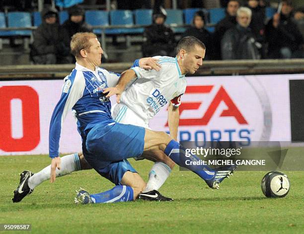 Marseille's foward Benoit Cheyrou vies with Auxerrre's defender Cedric Hengbart during their French L1 football match Marseille vs Auxerre, on...