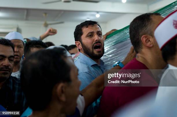 Palestinian lecture Fadi al-Batsh's body and hundreds of people arrives the Surau Medan Idaman mosque to see in Kuala Lumpur on April 25, 2018. Fadi...