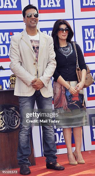 Bollywood actor Akshay Kumar with his wife Twinkle Khanna at the Mahalaxmi Racecourse in Mumbai on December 20, 2009.