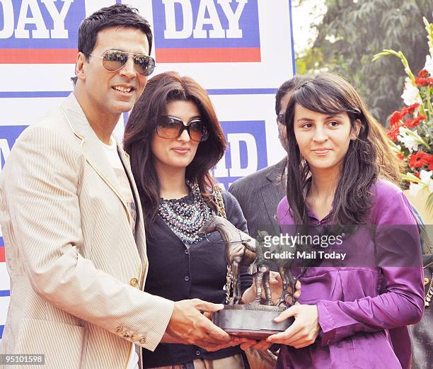 Bollywood actor Akshay Kumar with his wife Twinkle Khanna at the Mahalaxmi Racecourse in Mumbai on December 20, 2009.