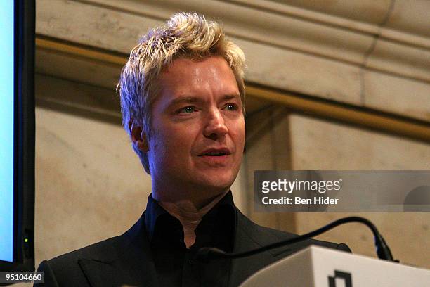 Musician Chris Botti rings the closing bell at the New York Stock Exchange on December 23, 2009 in New York City.