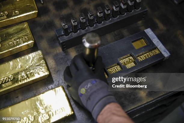 Gold Stamp Injection Gold Bar Stamp Photos and Premium High Res Pictures - Getty Images