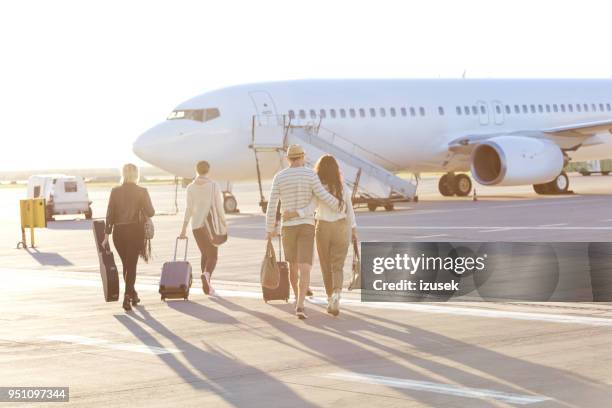 people boarding on the flight - aircraft tarmac stock pictures, royalty-free photos & images