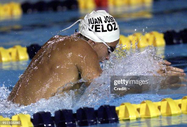 The Mexican Juan Jose Veloz Davila swims, 25 November 2002 during the 400 meter race of the XIX Central American and Caribbean Games El Salvador...