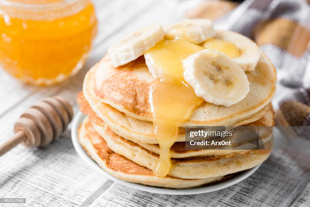 Pancakes with banana and honey