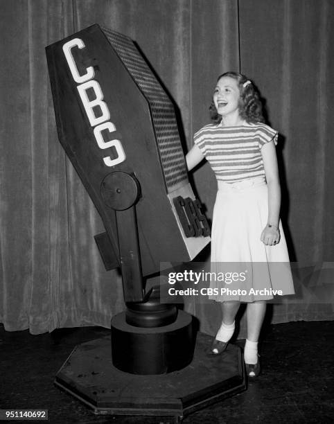 Radio program, Man About Hollywood. Broadcasts from CBS KNX studios at Columbia Square, Hollywood, CA. Pictured is Linda Ware, singer, poses with a...