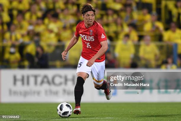 Kazuki Nagasawa of Urawa Red Diamonds in action during the J.League J1 match between Kashiwa Reysol and Urawa Red Diamonds at Sankyo Frontier Kashiwa...