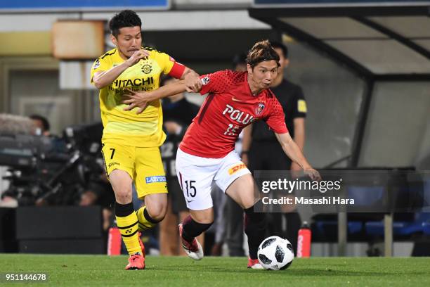 Kazuki Nagasawa of Urawa Red Diamonds and Hidekazu Otani of Kashiwa Reysol compete for the ball during the J.League J1 match between Kashiwa Reysol...