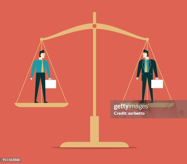stockillustraties, clipart, cartoons en iconen met mensen uit het bedrijfsleven - gewicht schaal - gelijkwaardige behandeling
