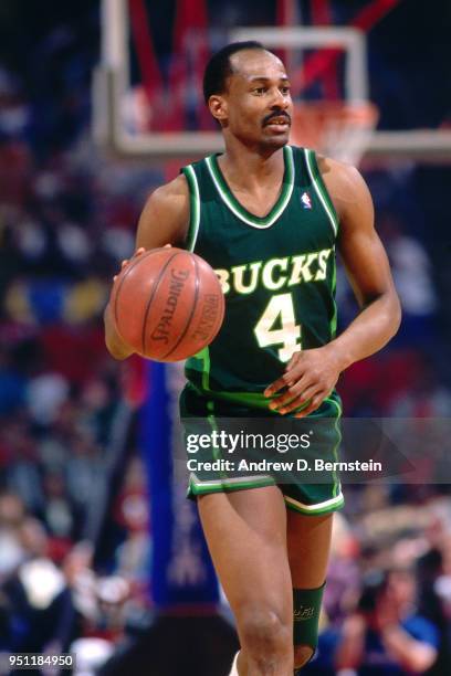 Sidney Moncrief of the Milwaukee Bucks handles the ball against the LA Clippers on January 29, 1988 at the Los Angeles Memorial Sports Arena in Los...