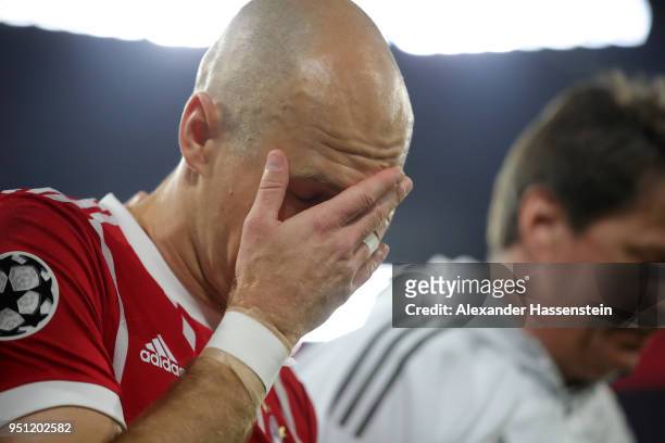 Arjen Robben of Bayern Muenchen leaves the pitch in pain following an injury during the UEFA Champions League Semi Final First Leg match between...