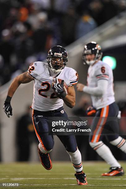 Matt Forte of the Chicago Bears runs the ball during the game against the Baltimore Ravens at M&T Bank Stadium on December 20, 2009 in Baltimore,...