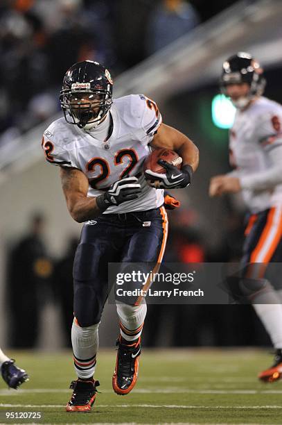 Matt Forte of the Chicago Bears runs the ball during the game against the Baltimore Ravens at M&T Bank Stadium on December 20, 2009 in Baltimore,...