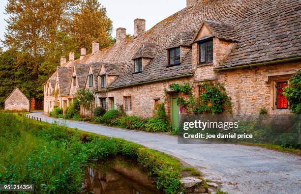 arlington row, bibury, the cotswolds, gloucestershire, england - gloucestershire stock pictures, royalty-free photos & images