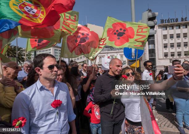 Former French Socialist Party member and founder of Génération-s Benoit Hamon stands near former Greek Finance Minister Yanis Varoufakis as he poses...
