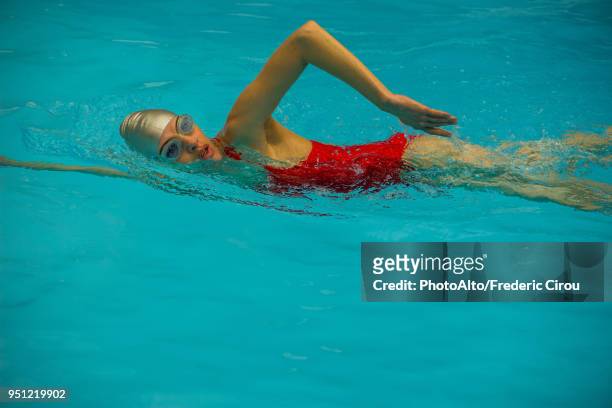 woman sitting in pool - swimming free style pool stock pictures, royalty-free photos & images