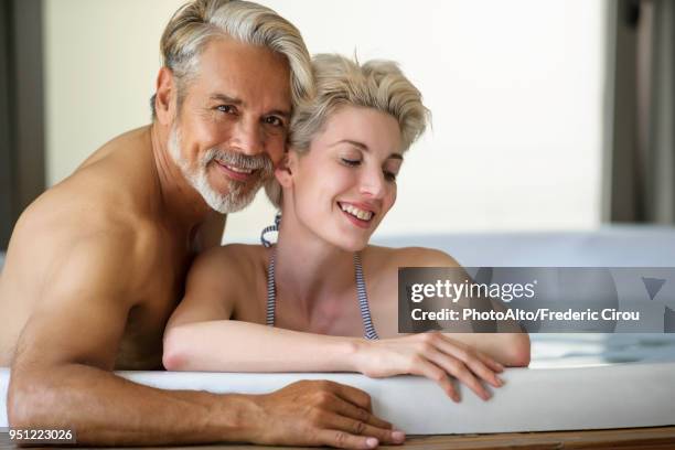 couple soaking in spa - intimate couple in gym fotografías e imágenes de stock