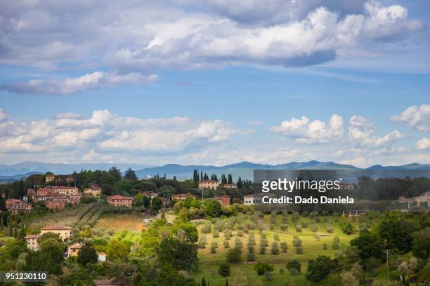 village of montalcino - volterra 個照片及圖片檔