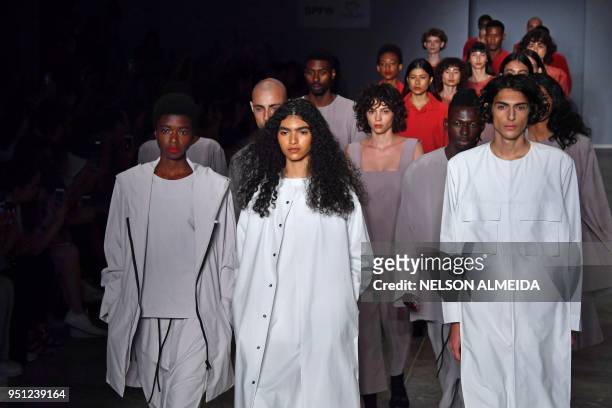 Models present a creation by Beira during the Sao Paulo Fashion Week in Sao Paulo, Brazil on April 25, 2018.