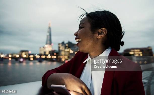 social connecting at night - double decker bus at night stock pictures, royalty-free photos & images