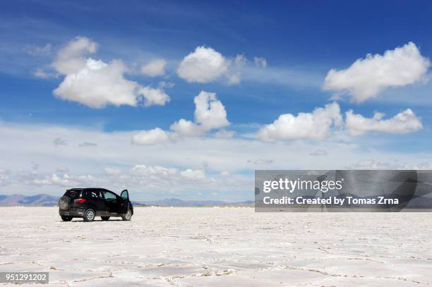 salt flats of salinas grandes - salinas grandes stockfoto's en -beelden