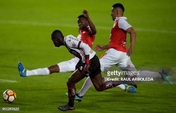 Brazil's Flamingo player Vinicius Junior vies for the ball with Colombia's Independiente Santa Fe players during their Copa Libertadores football...