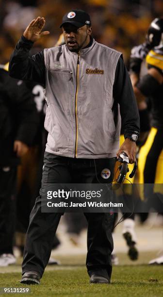 Head coach Mike Tomlin of the Pittsburgh Steelers celebrates with his team as they come off the field during the game against the Green Bay Packers...