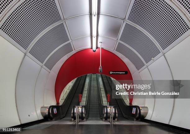 subway exit with concentric circles - christian beirle fotografías e imágenes de stock