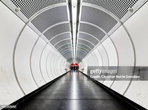 subway tunnel with concentric circles - christian beirle fotografías e imágenes de stock