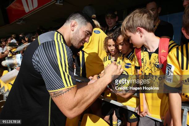 Jeff To'omaga-Allen interacts with fans during a Hurricanes Super Rugby Captain's Run at Westpac Stadium on April 26, 2018 in Wellington, New Zealand.