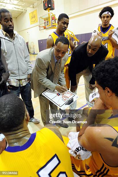 Los Angeles D-Fenders assistant coach Rasheed Hazzard and head coach Chucky Brown talk to their players on the bench during the game against the...