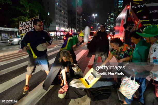 Protesters protest against STF on Avenida Paulista, in Sao Paulo, Brazil, on 25 April 2018. Federal Supreme Court that removed from federal judge...