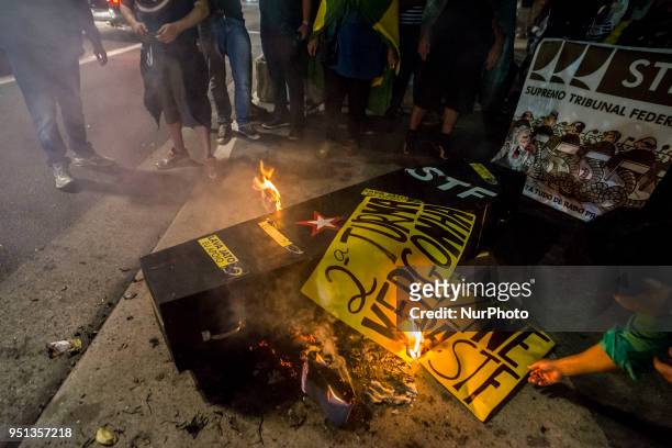 Protesters protest against STF on Avenida Paulista, in Sao Paulo, Brazil, on 25 April 2018. Federal Supreme Court that removed from federal judge...