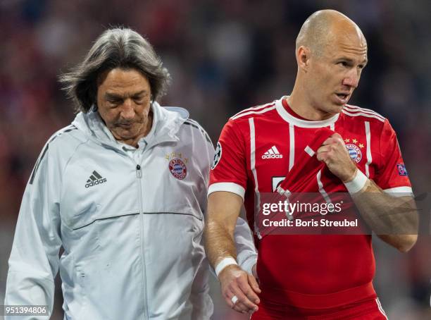 Arjen Robben of FC Bayern Muenchen leaves the pitch after taking an injury during the UEFA Champions League Semi Final First Leg match between Bayern...