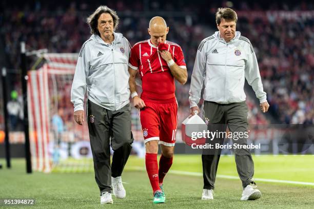 Arjen Robben of FC Bayern Muenchen leaves the pitch after taking an injury during the UEFA Champions League Semi Final First Leg match between Bayern...