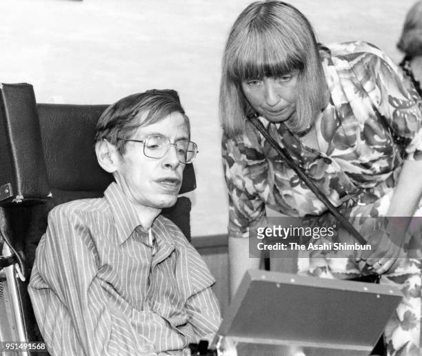 British physicist Stephen Hawking speaks on September 4, 1990 in Tokyo, Japan.