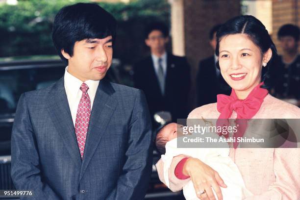 Princess Hisako of Takamado holding her third daughter is seen on departure with Prince Takamado at Aiiku Hospital on September 21, 1990 in Tokyo,...