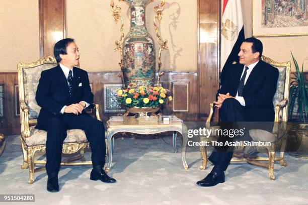 Japanese Prime Minister Toshiki Kaifu and Egyptian President Hosni Mubarak talk during their meeting at the presidential palace on October 2, 1990 in...