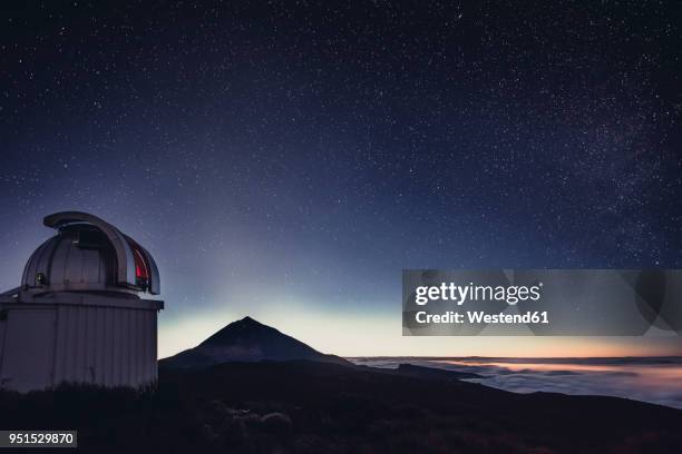 spain, canary islands, tenerife, teide observatory at night - observatorium stock-fotos und bilder
